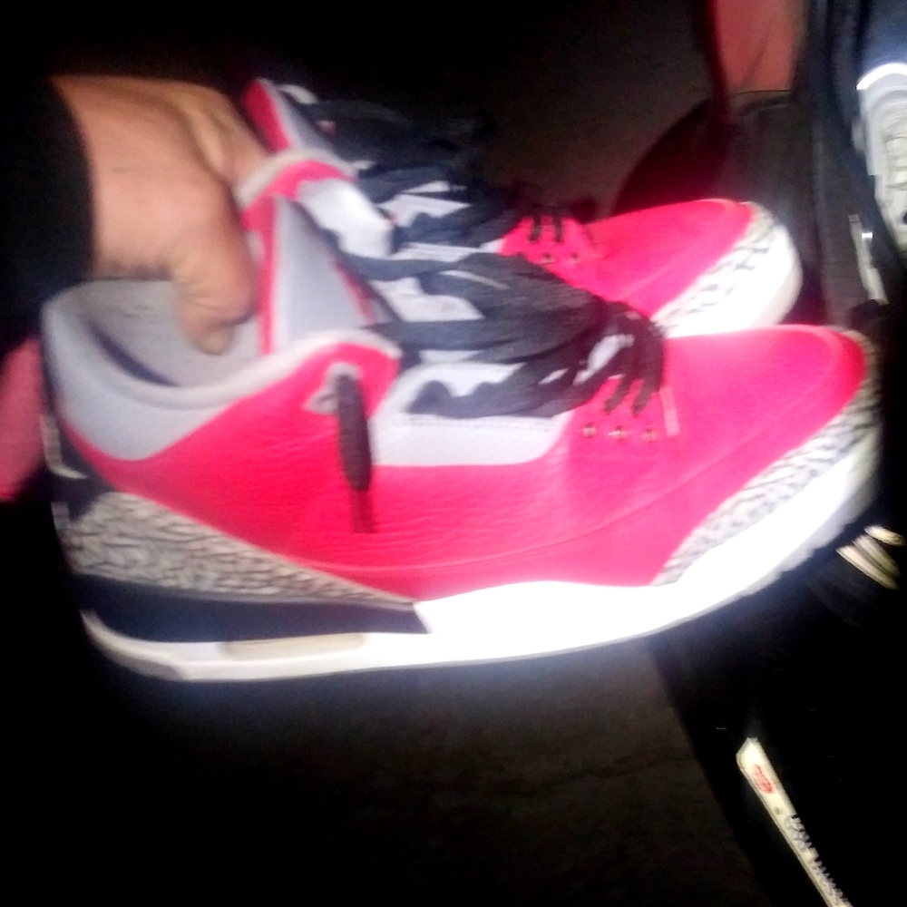 Fire red Jordan 3